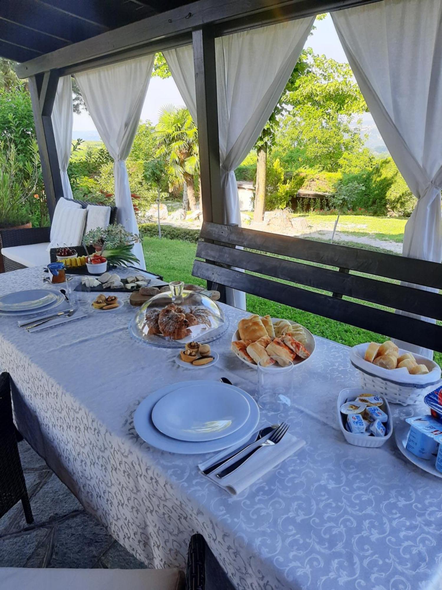 Suite Villa Aurelj Бароло Екстериор снимка