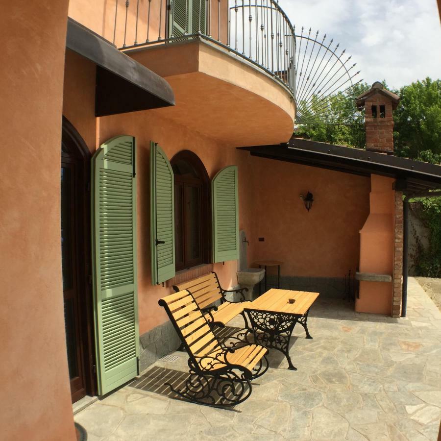 Suite Villa Aurelj Бароло Екстериор снимка