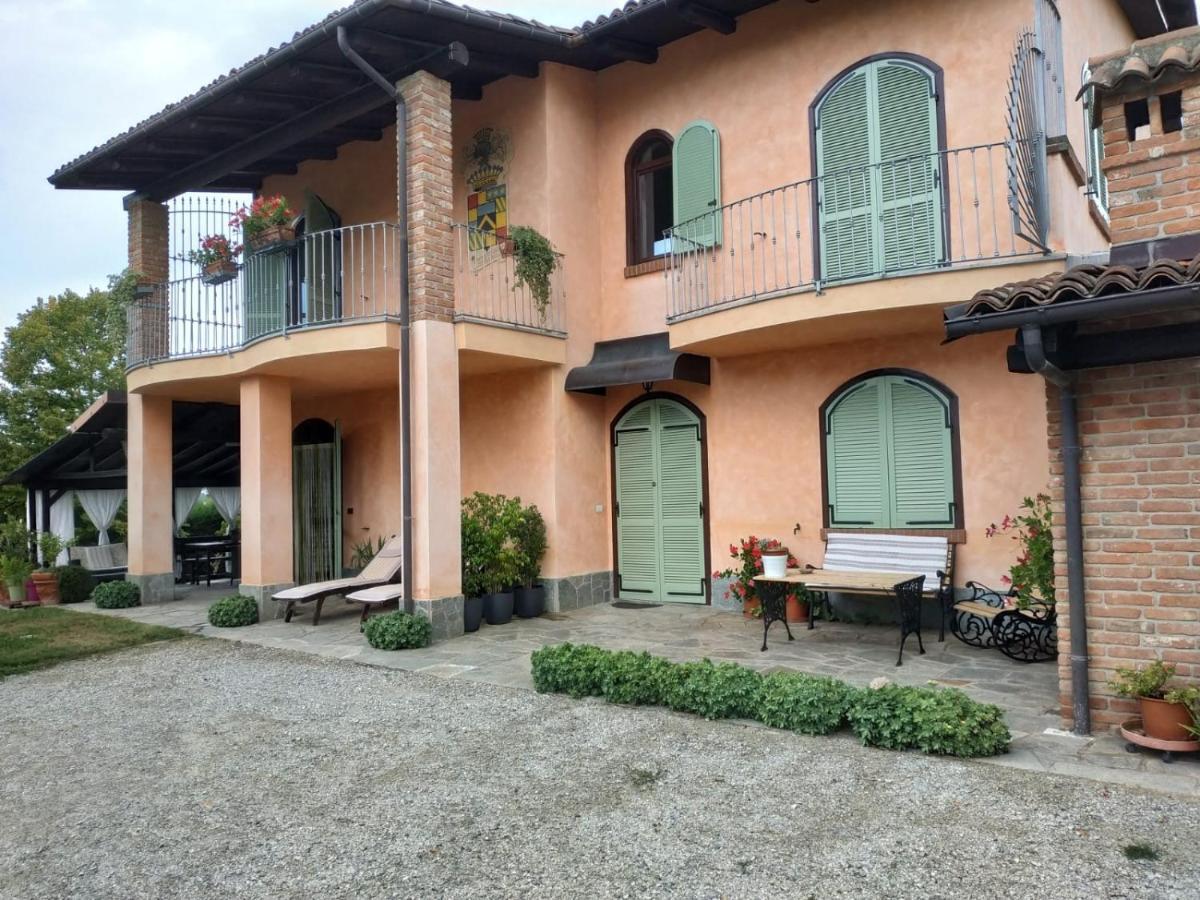 Suite Villa Aurelj Бароло Екстериор снимка